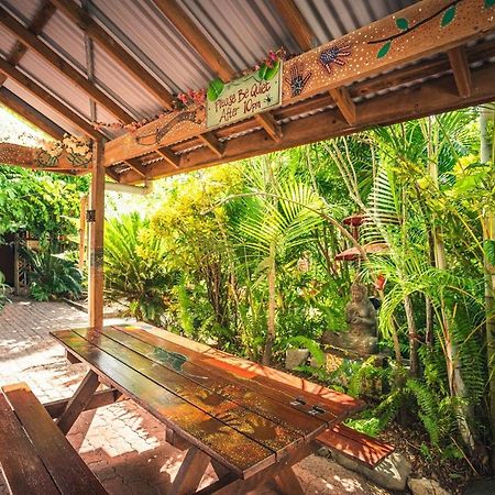 Tropic Days Boutique Hostel Cairns Exterior photo