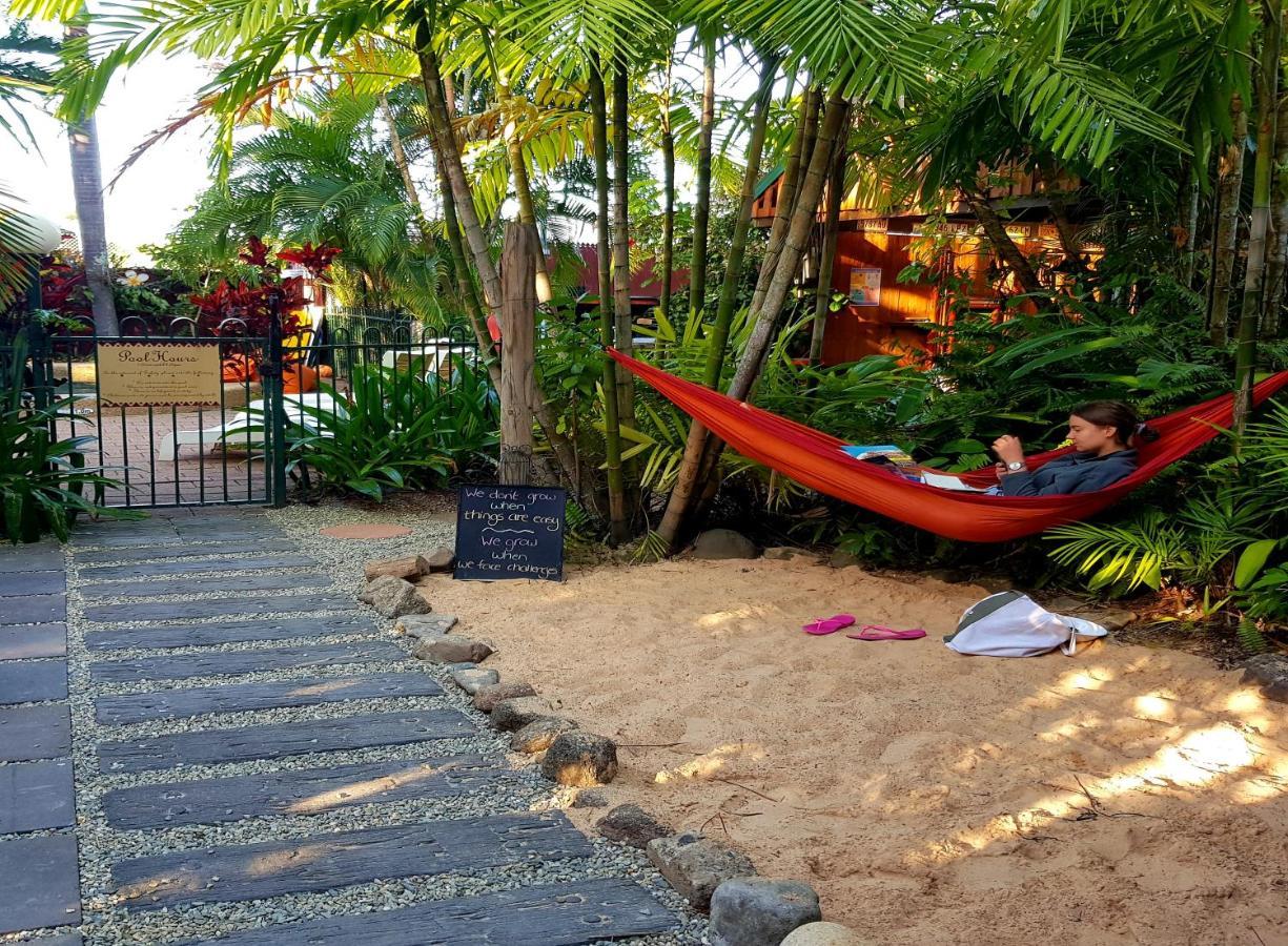 Tropic Days Boutique Hostel Cairns Exterior photo